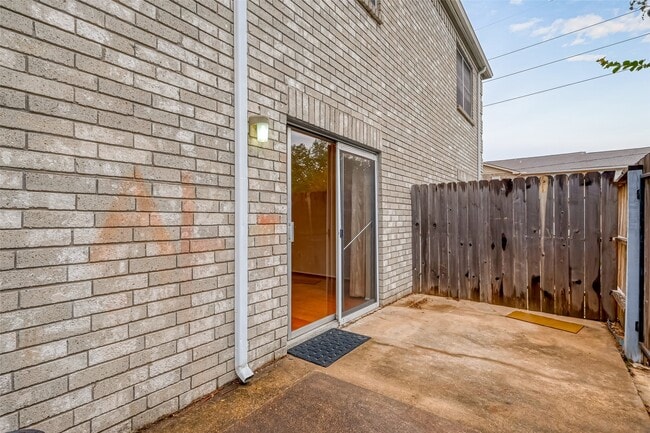 Building Photo - 7597 Cambridge St