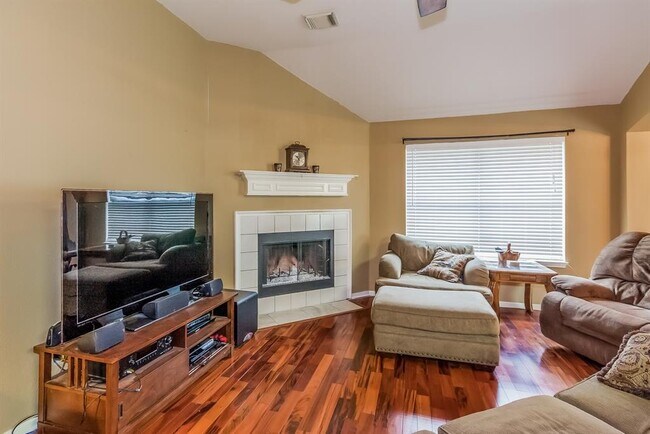 Building Photo - 3612 Bird House Dr