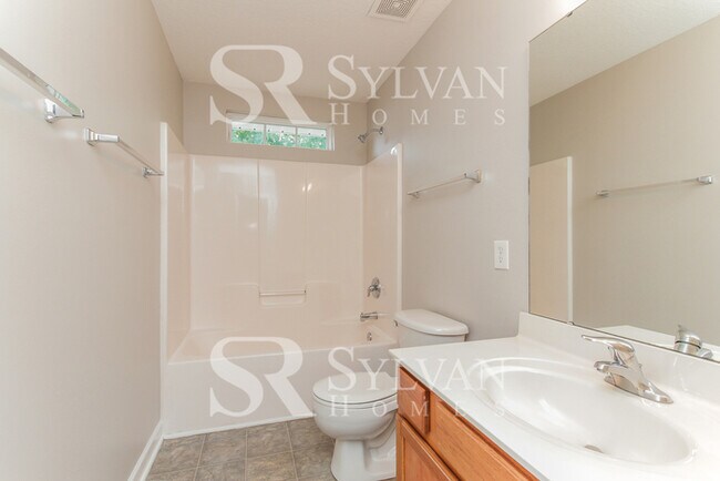 Building Photo - Spacious 3BR Home with Garage!