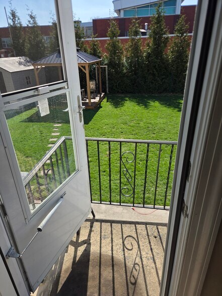 Building Photo - 223 Ray St