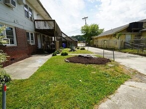 Building Photo - 1 Bedroom Available Now!