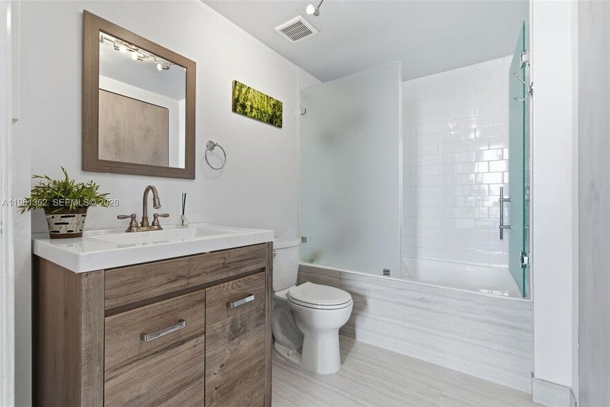 Building Photo - 690 SW 1st Ct