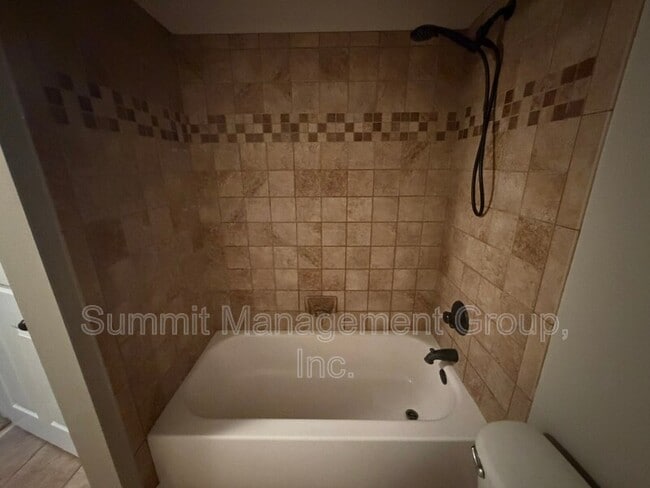 Building Photo - 2405 Twin Creek Ct SW