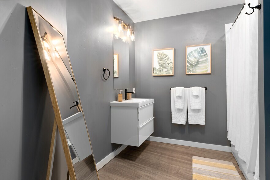 Building Photo - 3228 Broadway