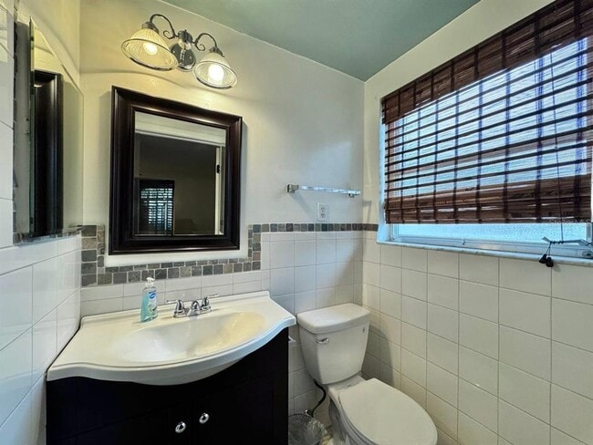 Building Photo - 7514 Spirea Dr