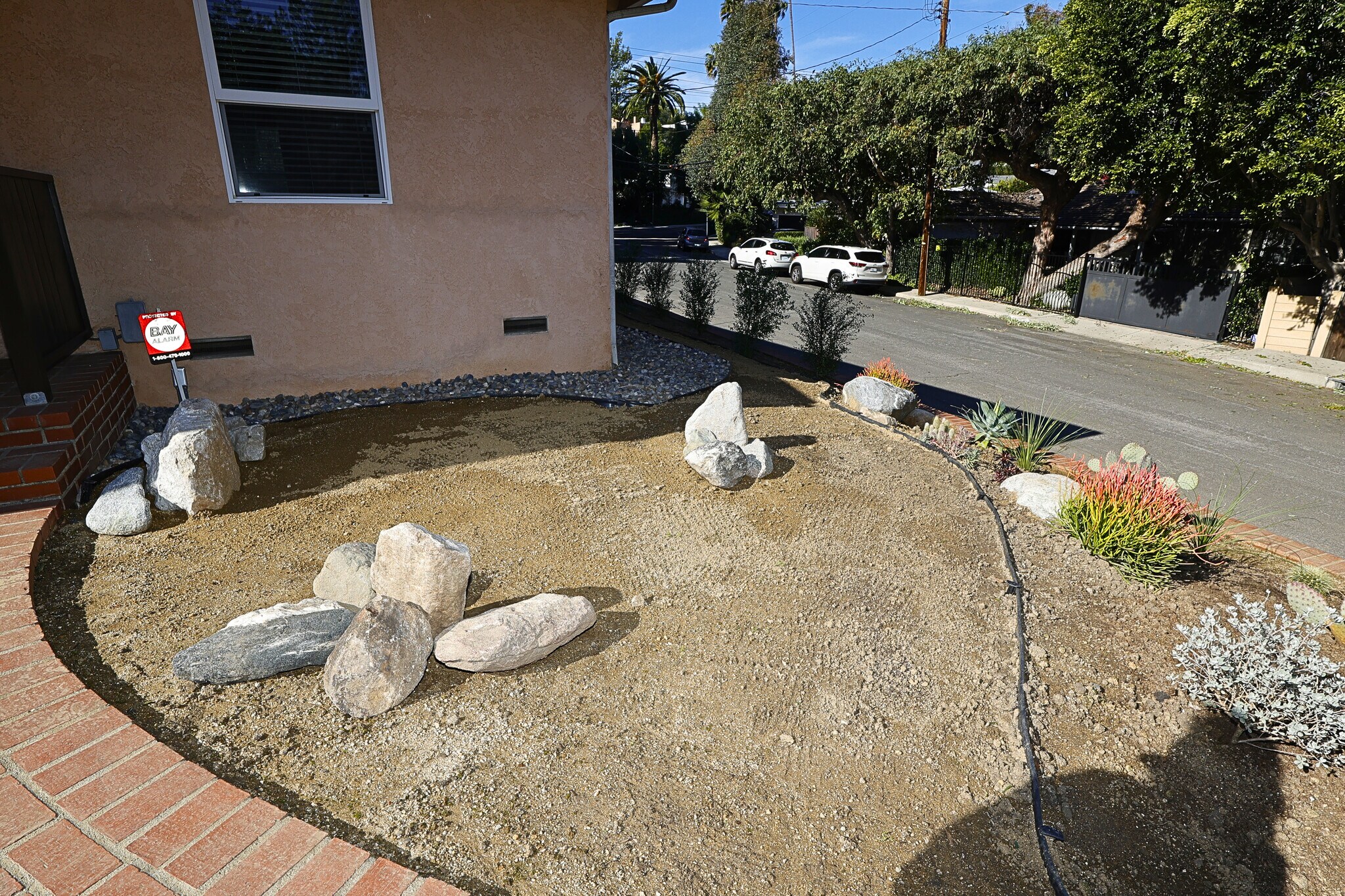 Front of the house offers a gathering space by the entrance where you can put outdoor chairs - 4831 Canoga Ave
