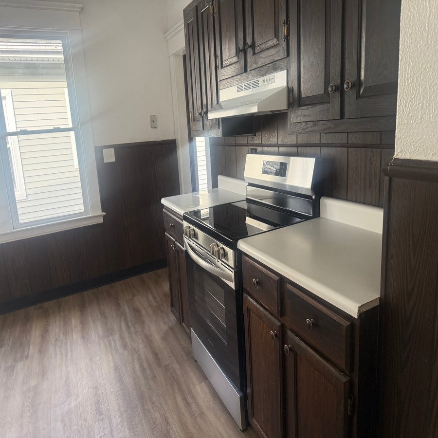 Building Photo - 182 Main St