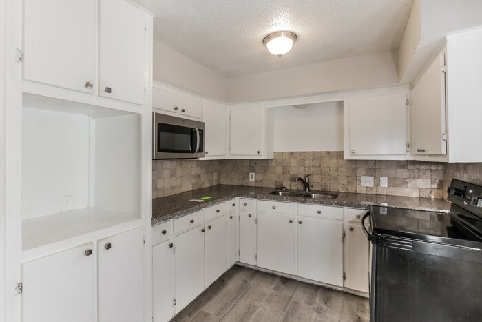 Building Photo - 402 Dawson Dr