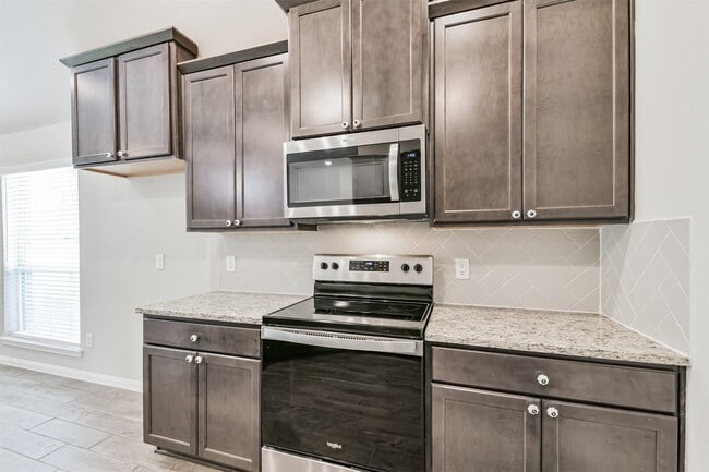 Building Photo - 419 Lazy Ln