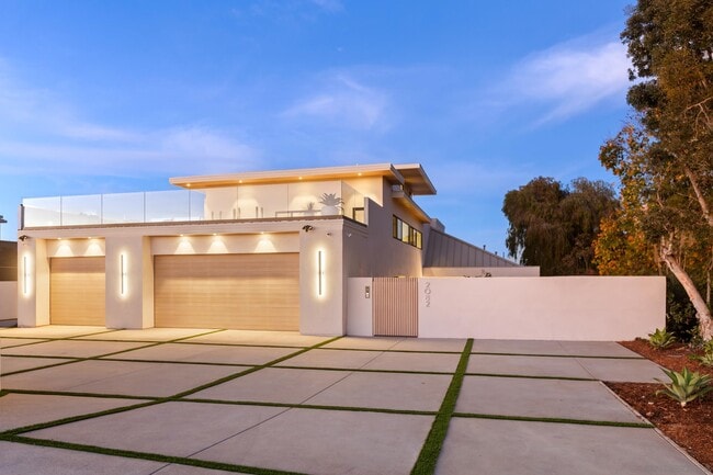Building Photo - 2082 Via Casa Alta