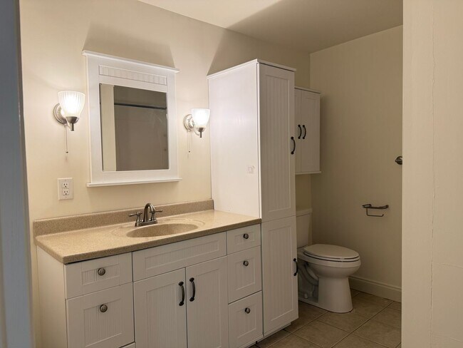 Building Photo - 3131 Lincoln Hwy E