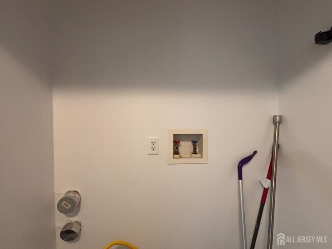 Building Photo - 174 Keer Ave