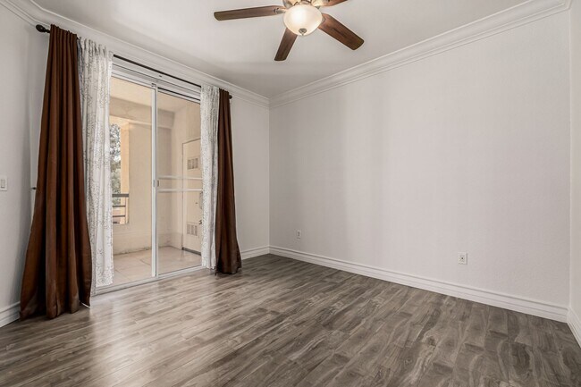 Building Photo - Meridian Guard Gated 2 Bedroom Condo over looking pool!