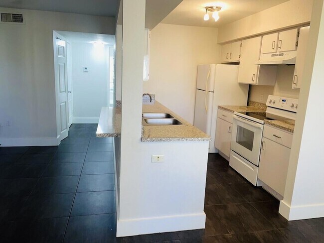 Building Photo - 2405 NW 33rd St