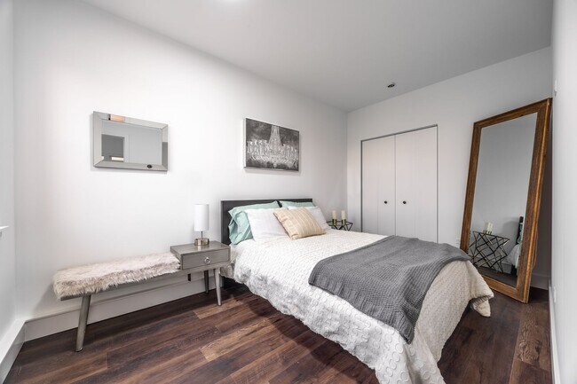 Building Photo - Brand NEW 2-Bedroom in the heart of Andersonville with Separate Kitchen, In-Unit Laundry & Sunlig...