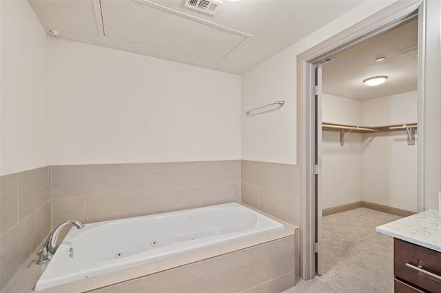 Building Photo - 1021 Pavillion St