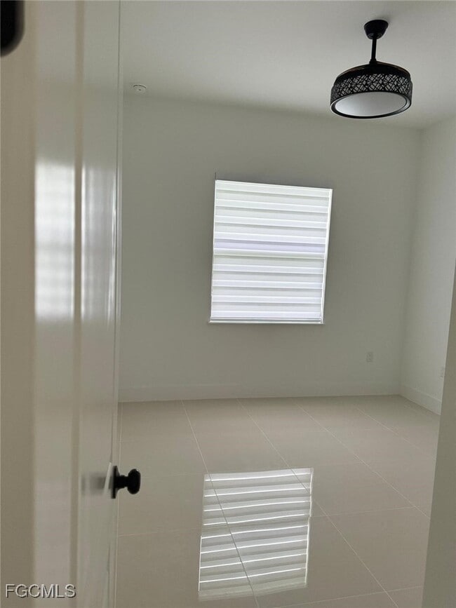 Building Photo - 505 E 8th St