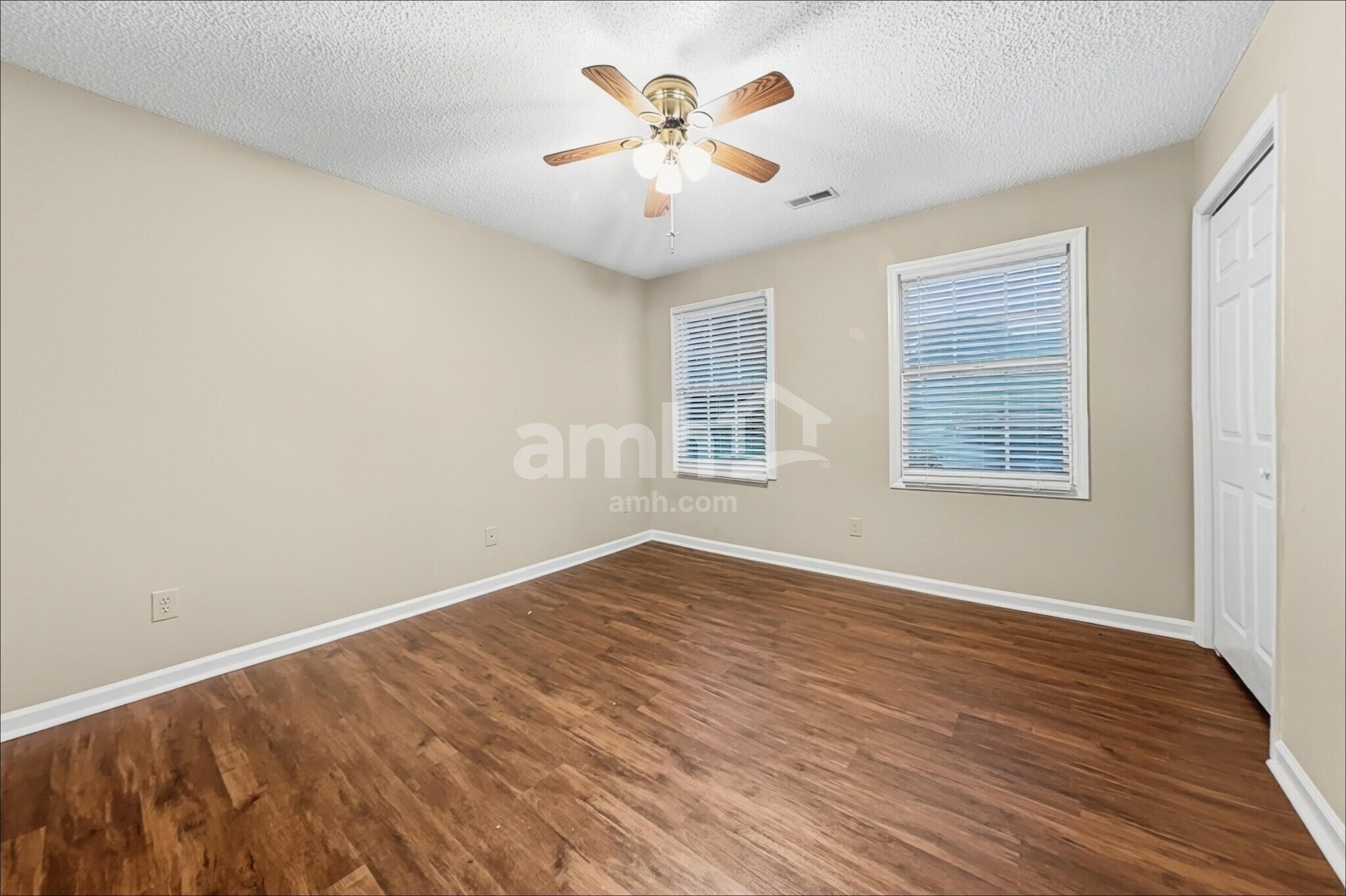 Building Photo - 1517 Autumn Ridge Dr