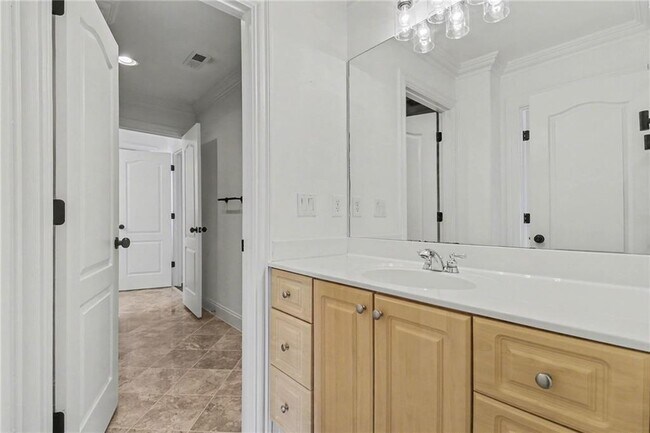 Building Photo - 3950 Spalding Dr