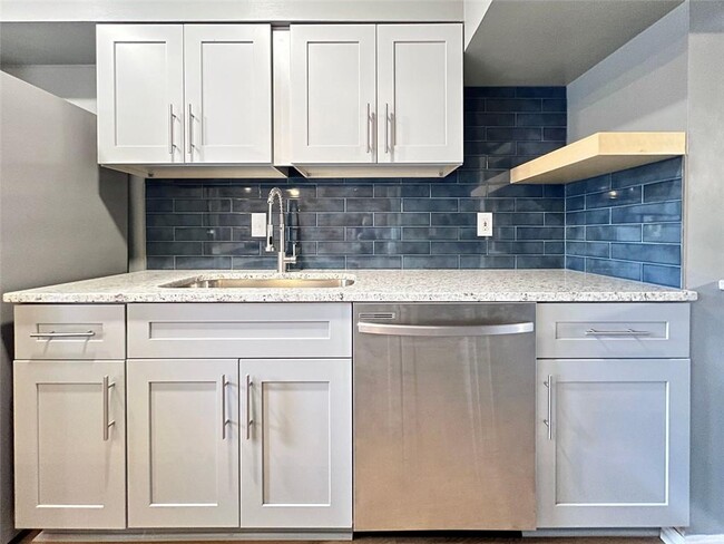 Building Photo - 3125 Colonial Way