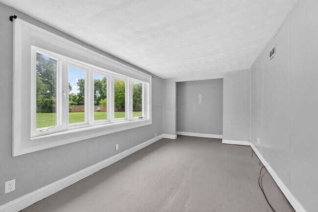 Building Photo - 475 W Johnstown Rd
