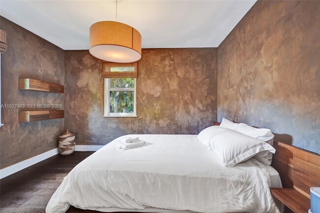 Building Photo - 669 NE 60th St