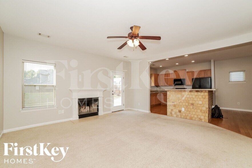 Building Photo - 7271 Silk Tree Pointe