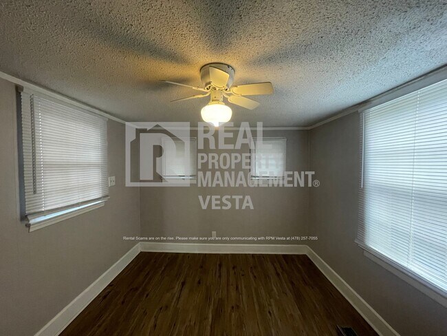 Building Photo - 110 W Ridge Cir