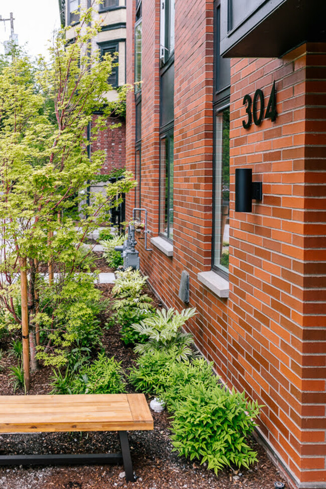 Building Photo - The Harrison South Apartments