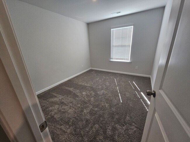 Building Photo - Like New Home is Mulberry Pond