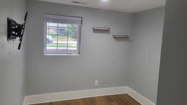 Building Photo - 308 Tamarack Ave