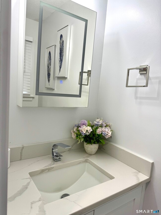 Building Photo - 25 Padanaram Rd