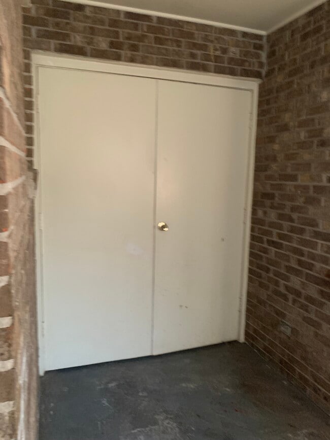 Building Photo - 220 E Church St