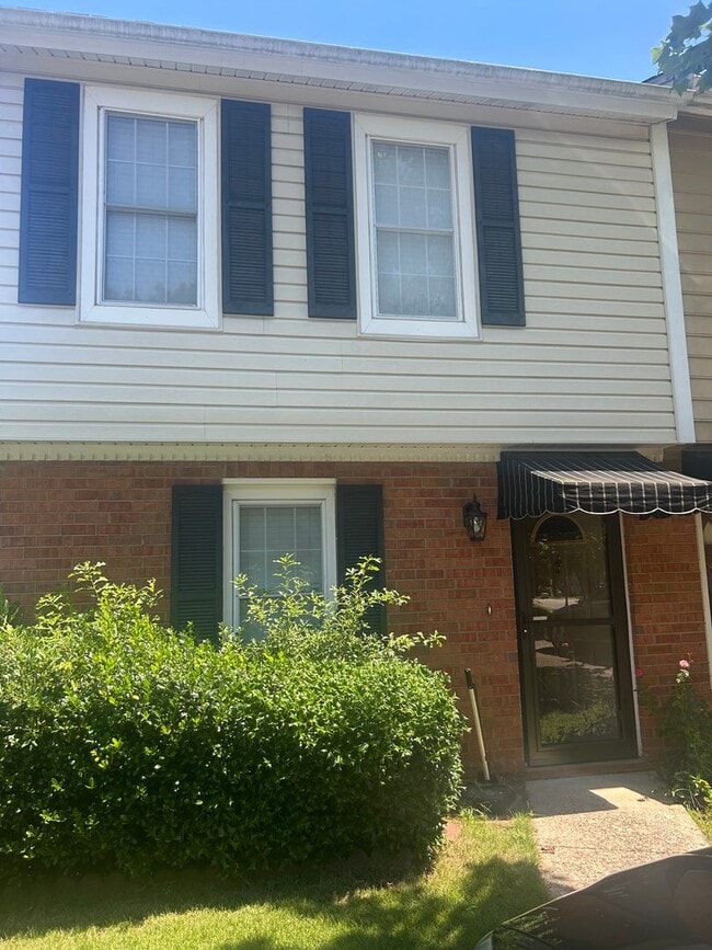 Primary Photo - Cozy townhouse