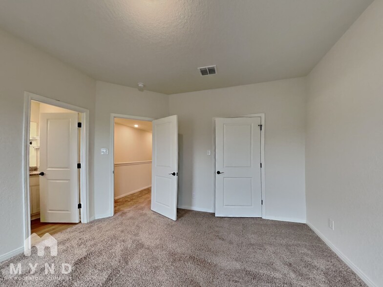 Building Photo - 2230 Sandlewood Cv