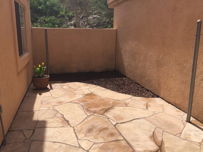 Building Photo - Cute & Private End Unit 3+2.5 Light & Brig...
