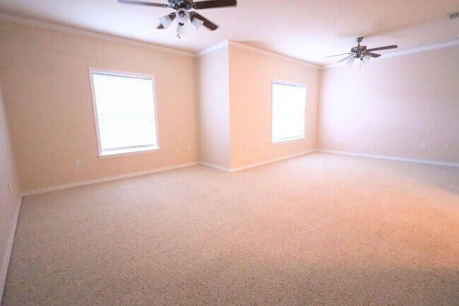 Building Photo - 1490 Bentley Cir