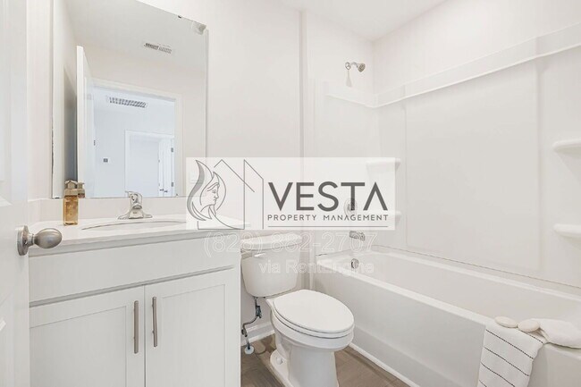 Building Photo - 30 Benedict Ln