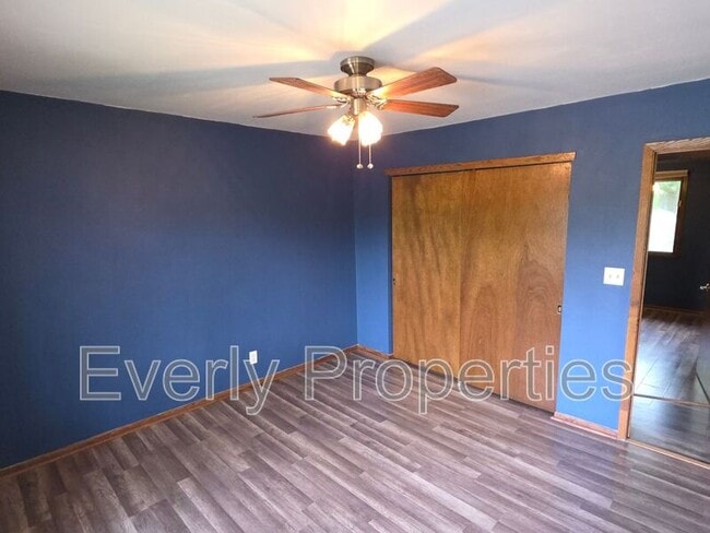 Building Photo - 219 McDivett Dr