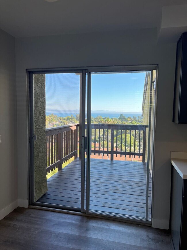 Building Photo - Stunning Views on the Mesa