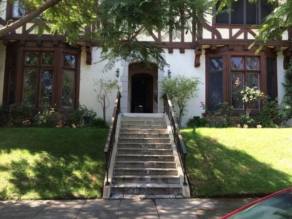 Building Photo - 425 N Sycamore Ave