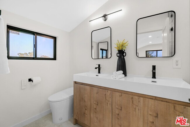 Building Photo - 5132 Escobedo Dr