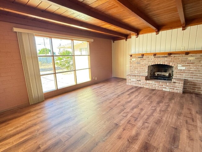 Building Photo - 1049 E 2nd Ave