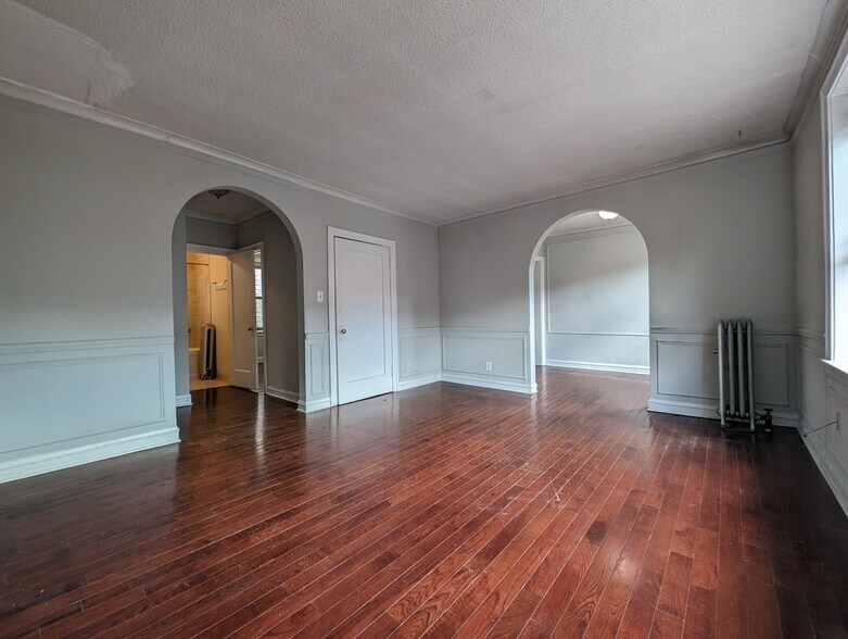 Building Photo - 546 W Surf St