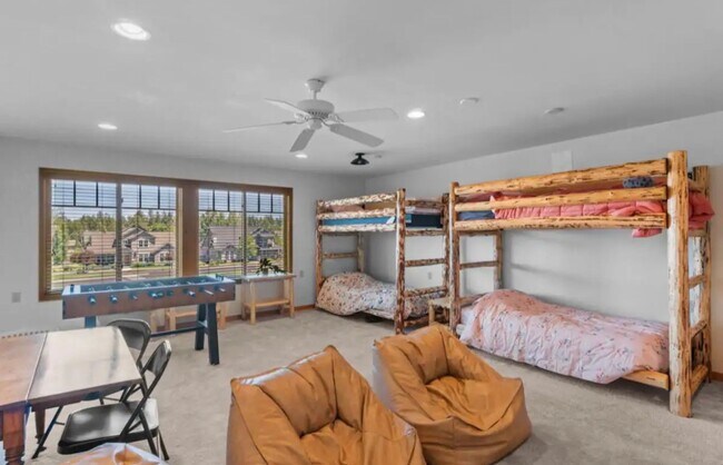 Building Photo - Stunning 4-bedroom/2-bath with pristine Mt. Views in Pine Meadow!