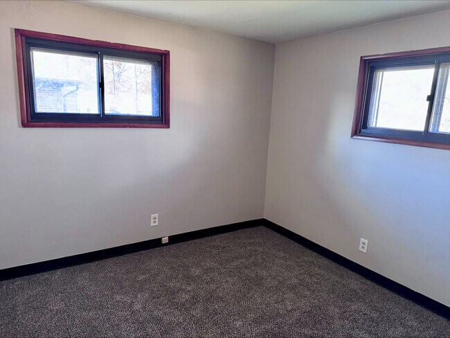 Building Photo - 1135 Saxe Ave