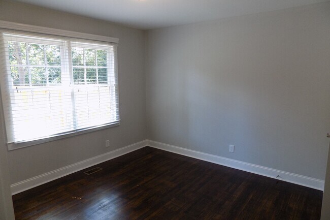 Building Photo - Beautifully Renovated Apartment in Wilmore!