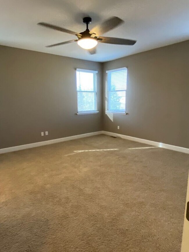Building Photo - Available 8/1 - Lincoln Crossing 6 bedroom...