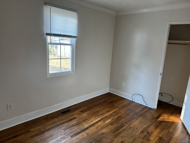 Building Photo - 115 Kenneth Blvd