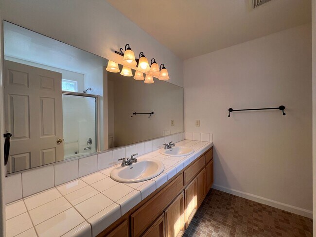Building Photo - 3 bedroom Fernley home in Donner Trails, F...
